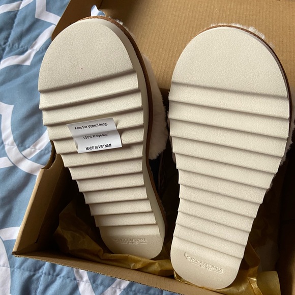 Kookaburra by UGG slippers. - Picture 3 of 4